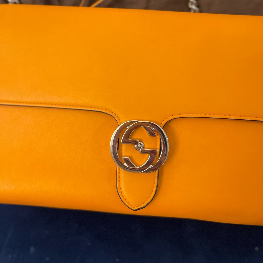Interlocking shoulder bag - Picture 2 of 9